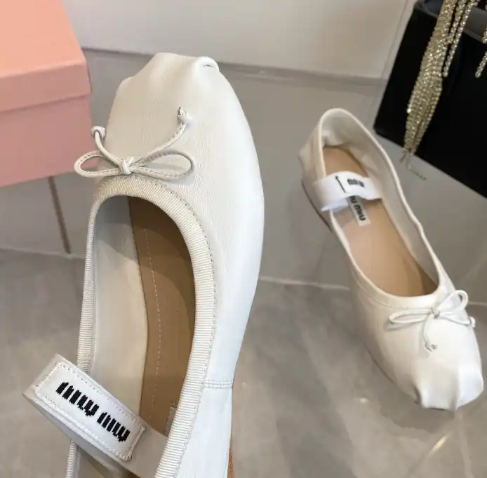 hype Miu Miu flat shoes