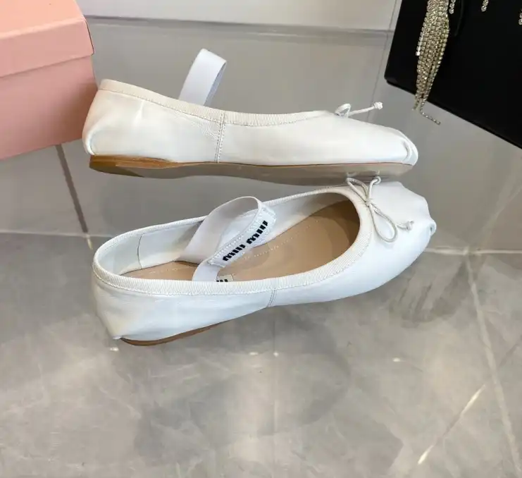 hype Miu Miu flat shoes