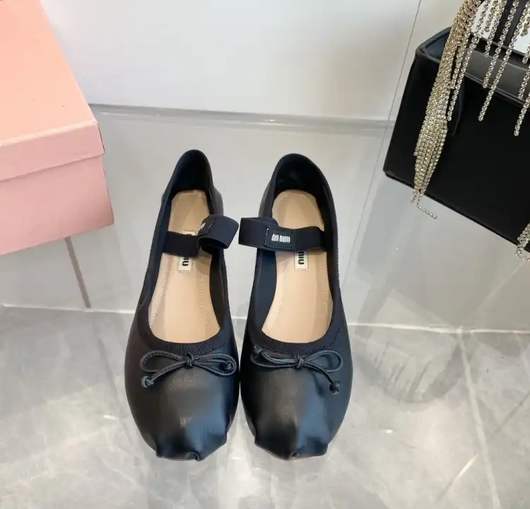 hype Miu Miu flat shoes