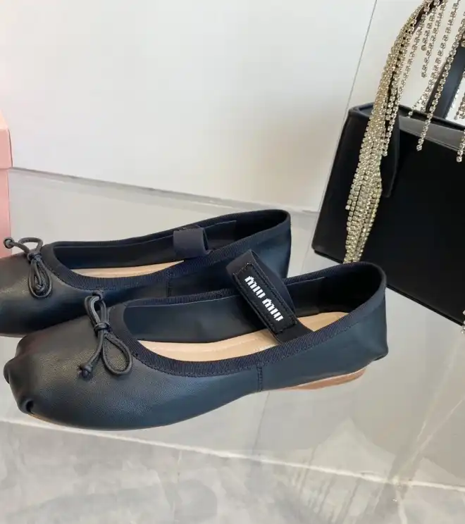 hype Miu Miu flat shoes