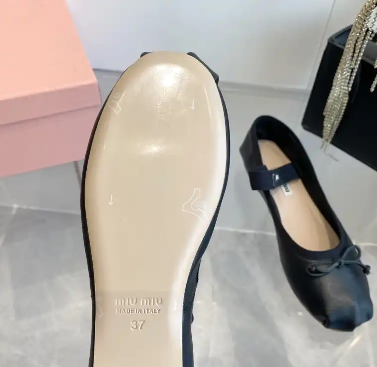 hype Miu Miu flat shoes