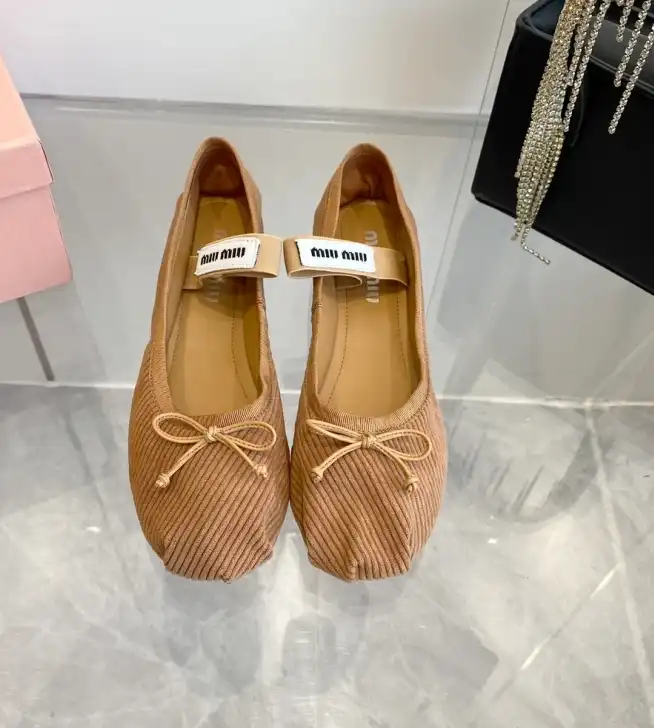 hype Miu Miu flat shoes