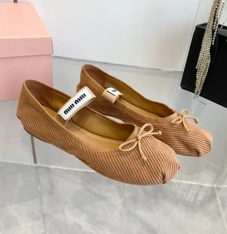 hype Miu Miu flat shoes