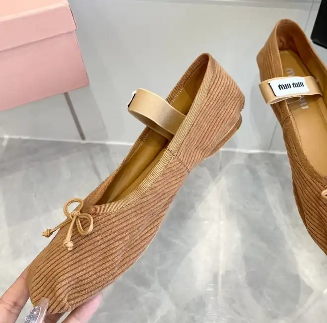 hype Miu Miu flat shoes