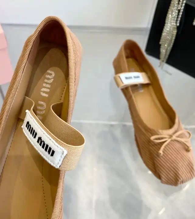 hype Miu Miu flat shoes