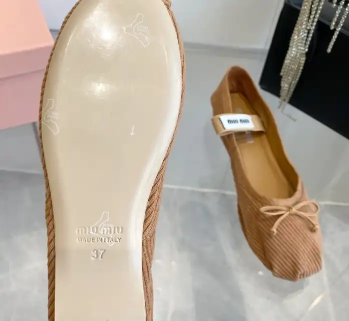 hype Miu Miu flat shoes