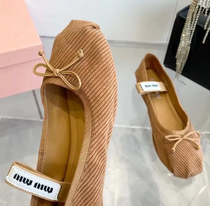 hype Miu Miu flat shoes