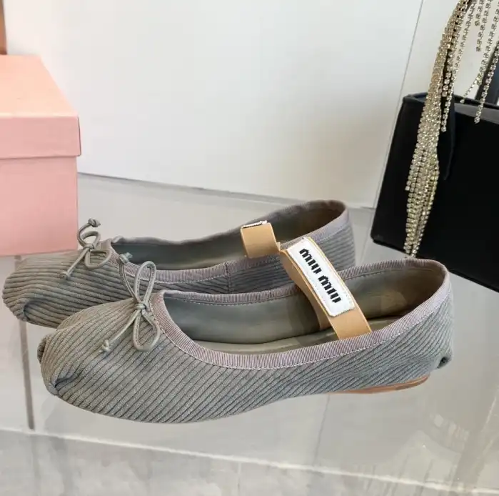 hype Miu Miu flat shoes