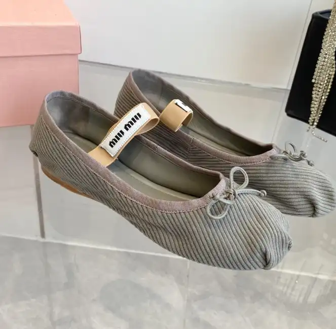 hype Miu Miu flat shoes