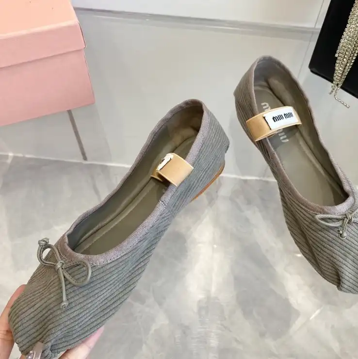 hype Miu Miu flat shoes