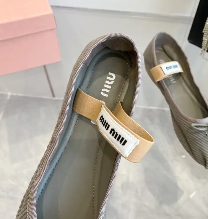 hype Miu Miu flat shoes