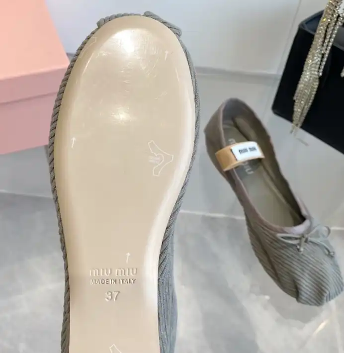 hype Miu Miu flat shoes