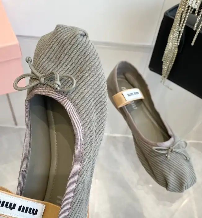 hype Miu Miu flat shoes