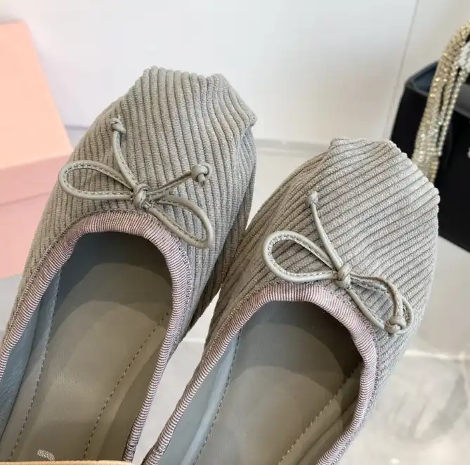 hype Miu Miu flat shoes