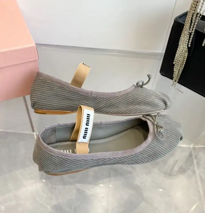 hype Miu Miu flat shoes