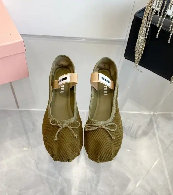 hype Miu Miu flat shoes