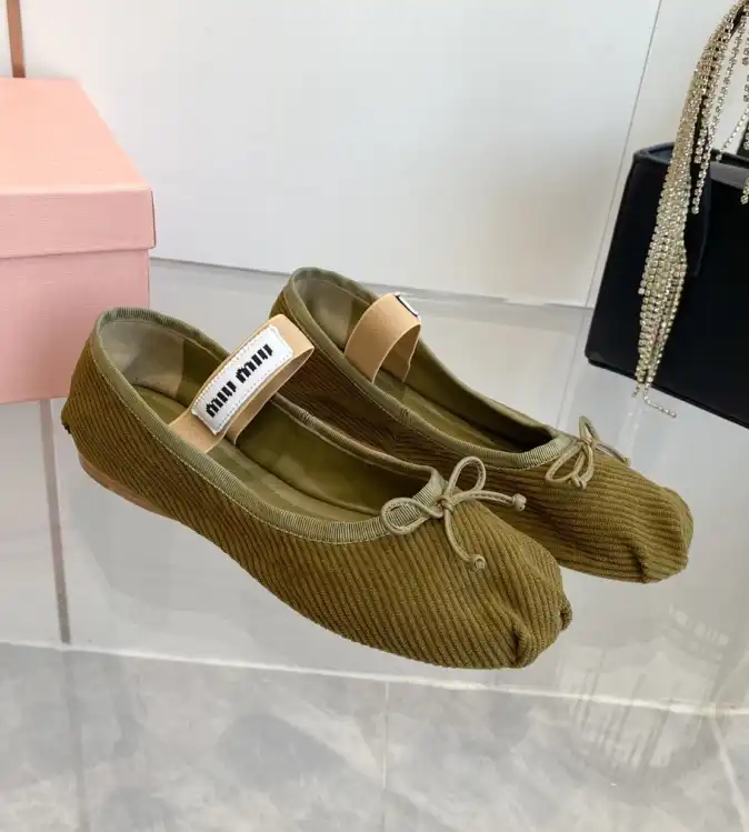 hype Miu Miu flat shoes