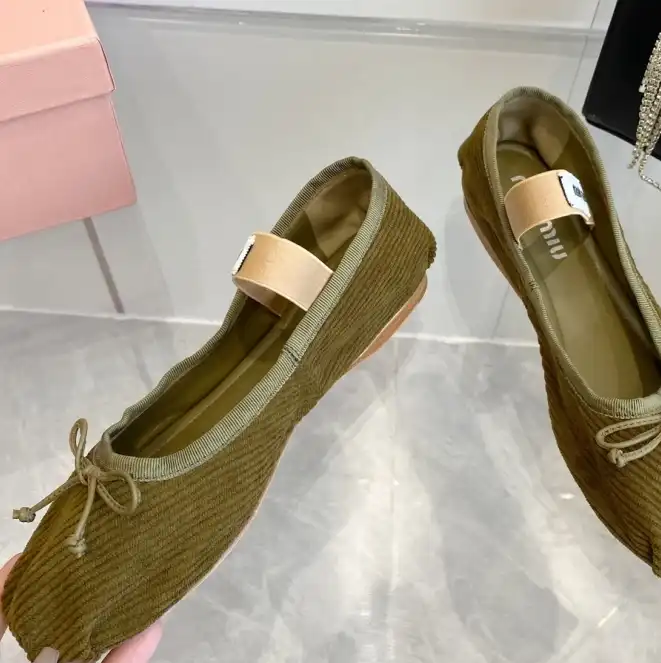 hype Miu Miu flat shoes