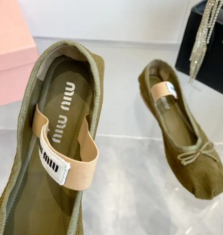 hype Miu Miu flat shoes