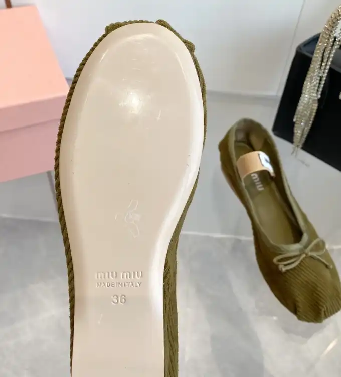 hype Miu Miu flat shoes