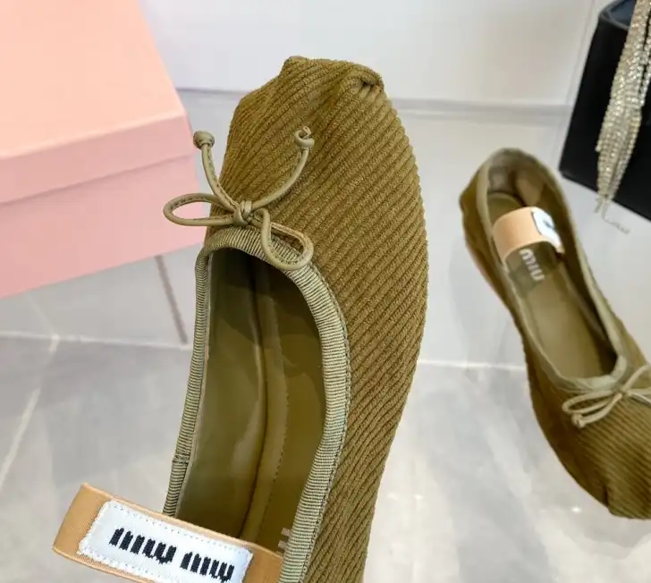 hype Miu Miu flat shoes