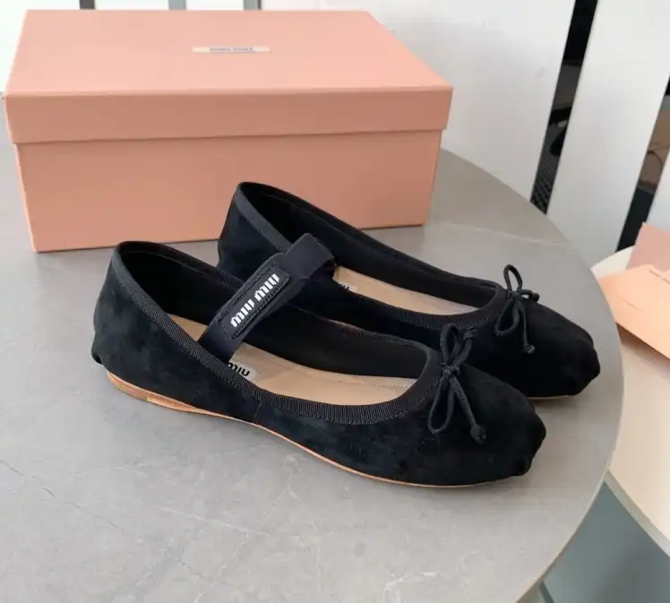 hype Miu Miu flat shoes