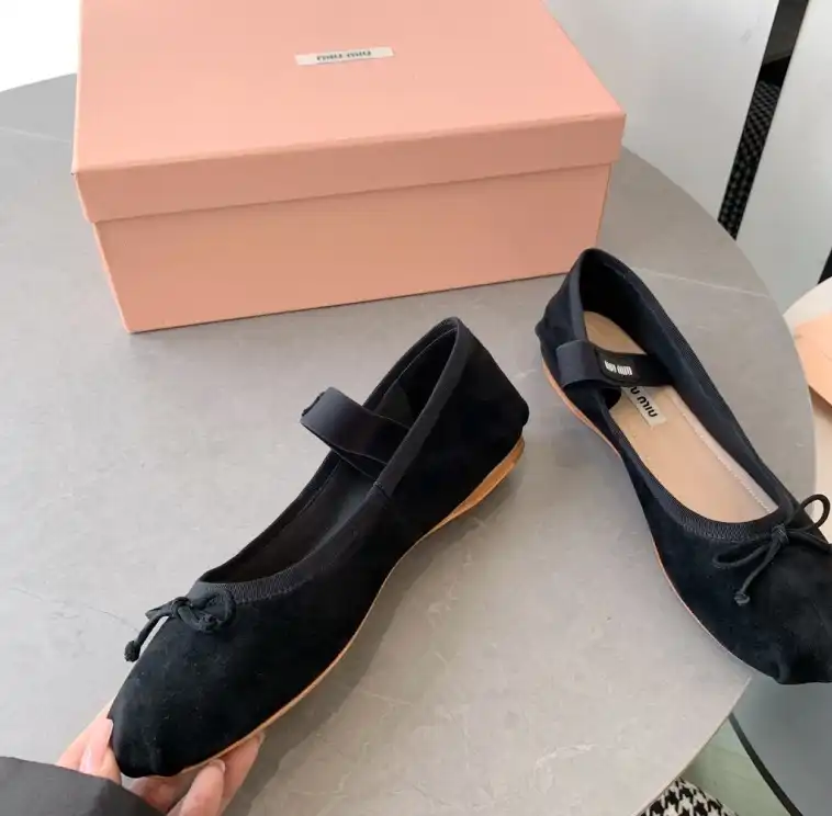 hype Miu Miu flat shoes