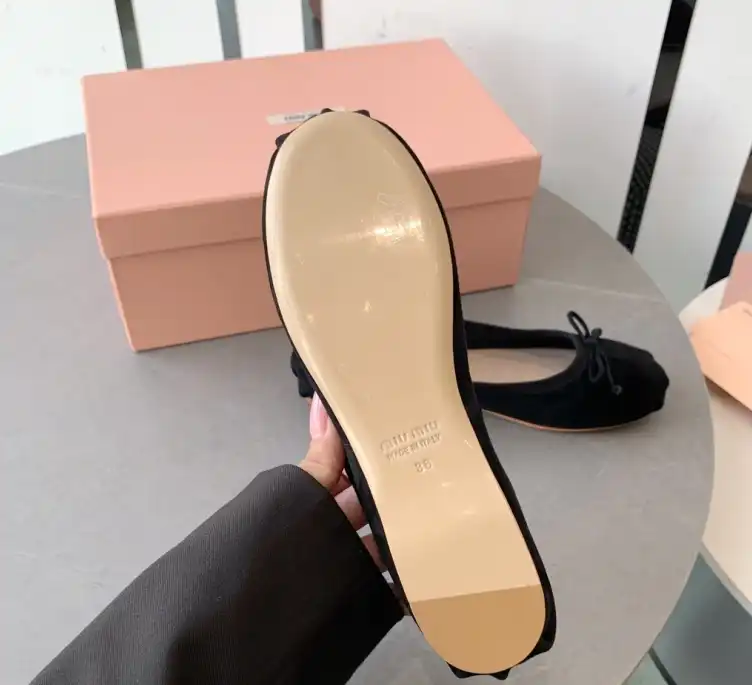 hype Miu Miu flat shoes