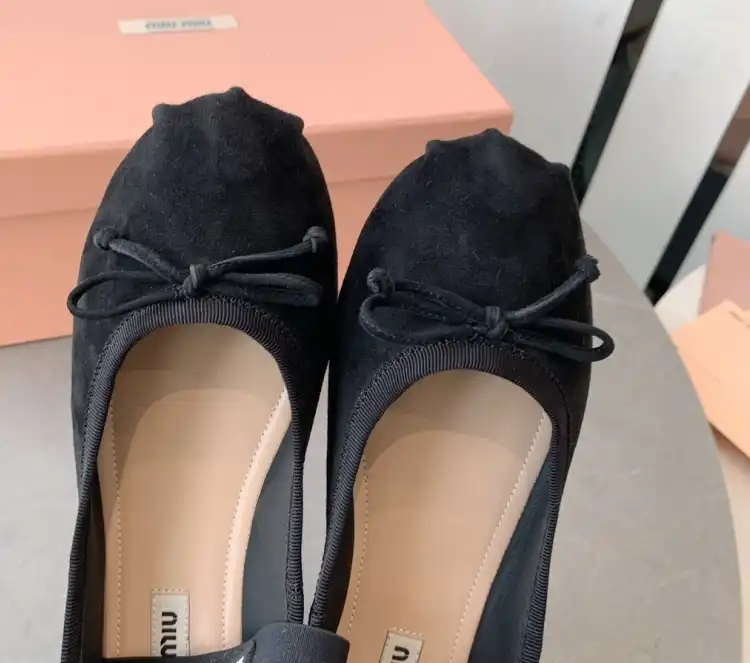 hype Miu Miu flat shoes