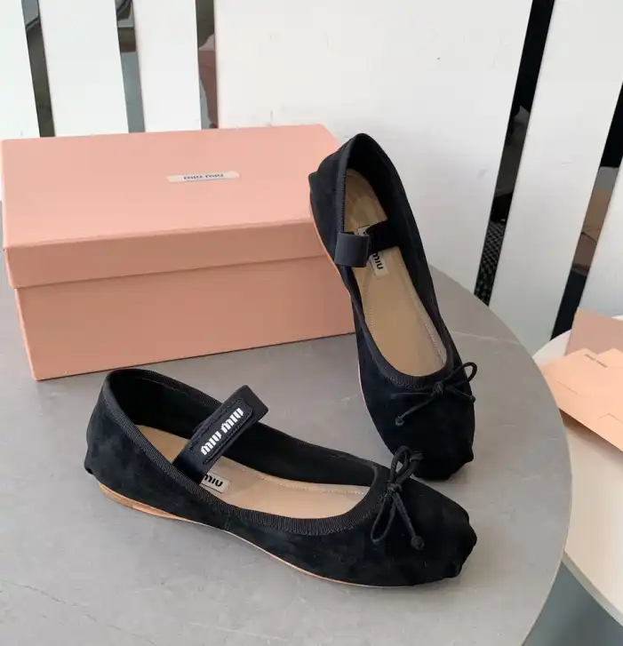 hype Miu Miu flat shoes