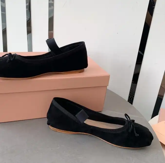 hype Miu Miu flat shoes