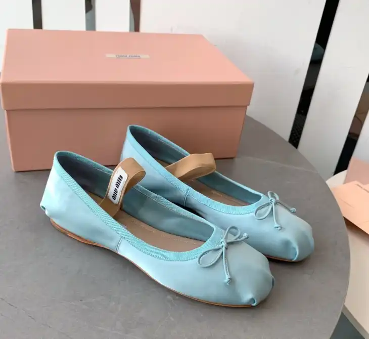 hype Miu Miu flat shoes