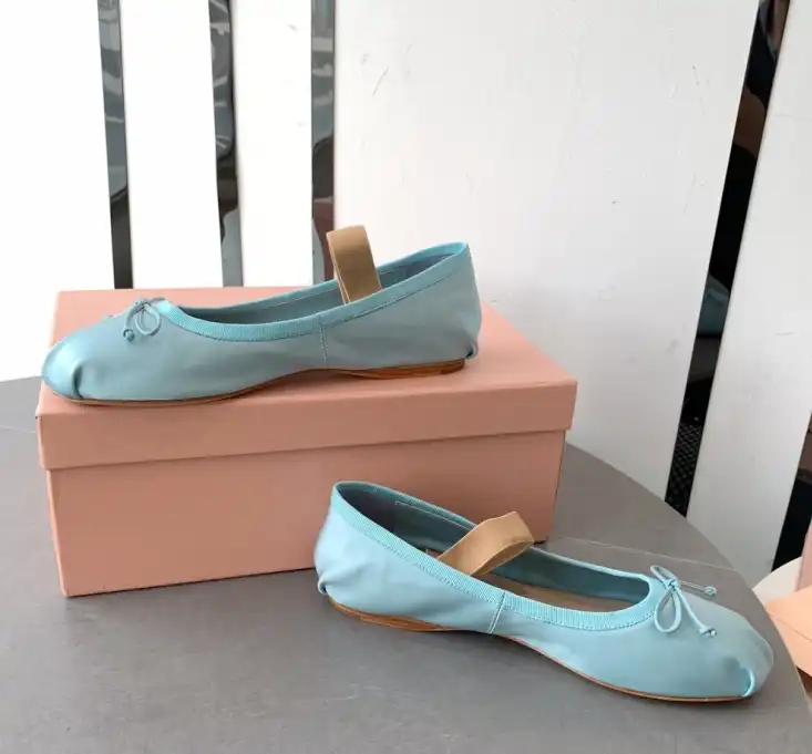 hype Miu Miu flat shoes