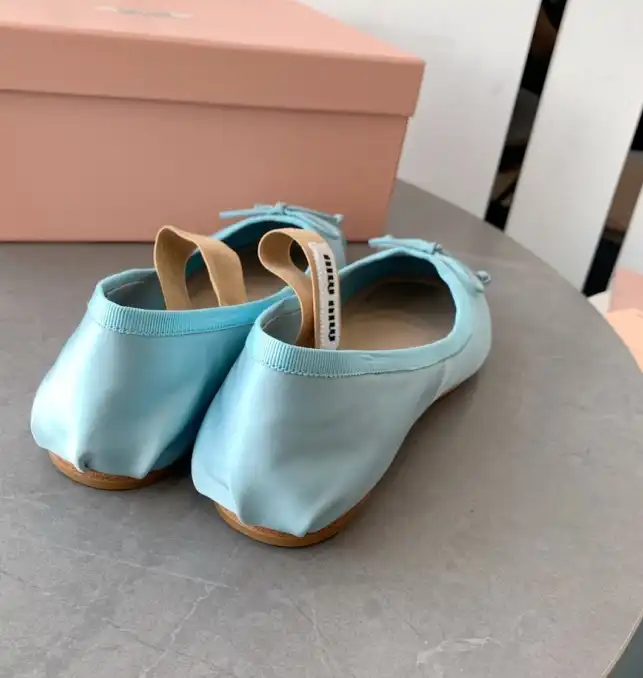 hype Miu Miu flat shoes