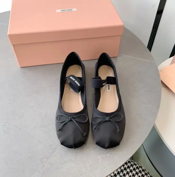 hype Miu Miu flat shoes