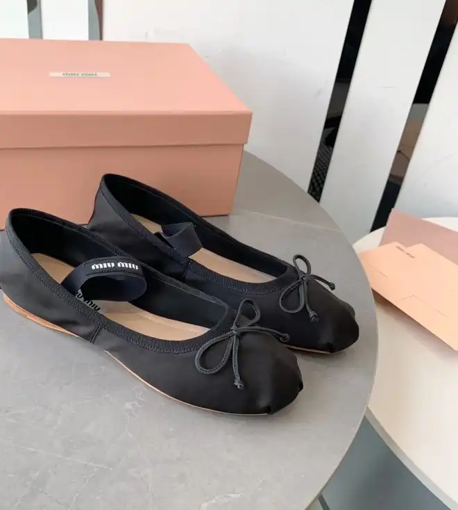 hype Miu Miu flat shoes