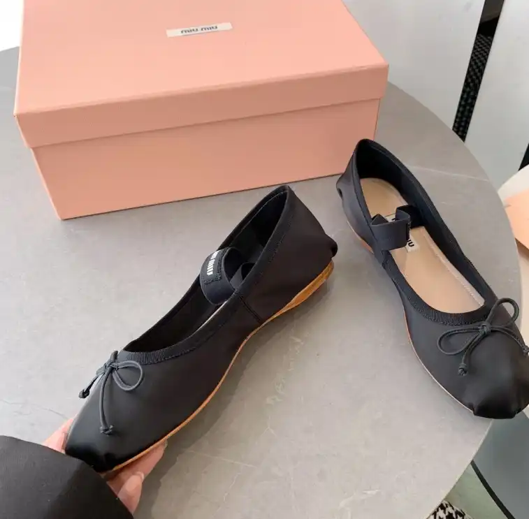 hype Miu Miu flat shoes