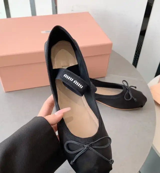 hype Miu Miu flat shoes