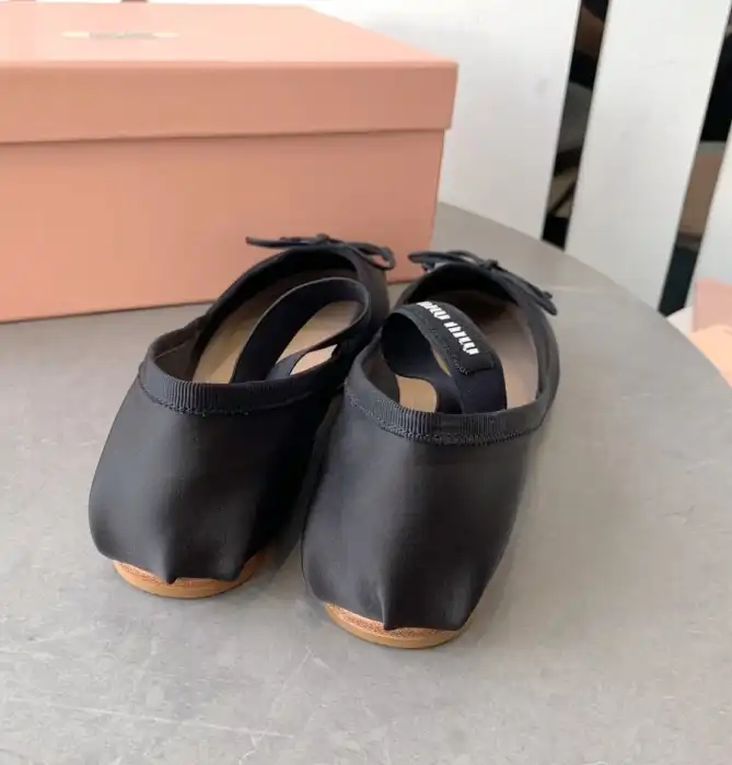 hype Miu Miu flat shoes