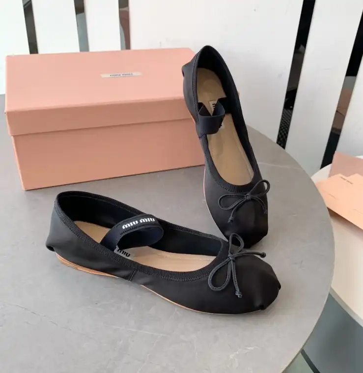 hype Miu Miu flat shoes