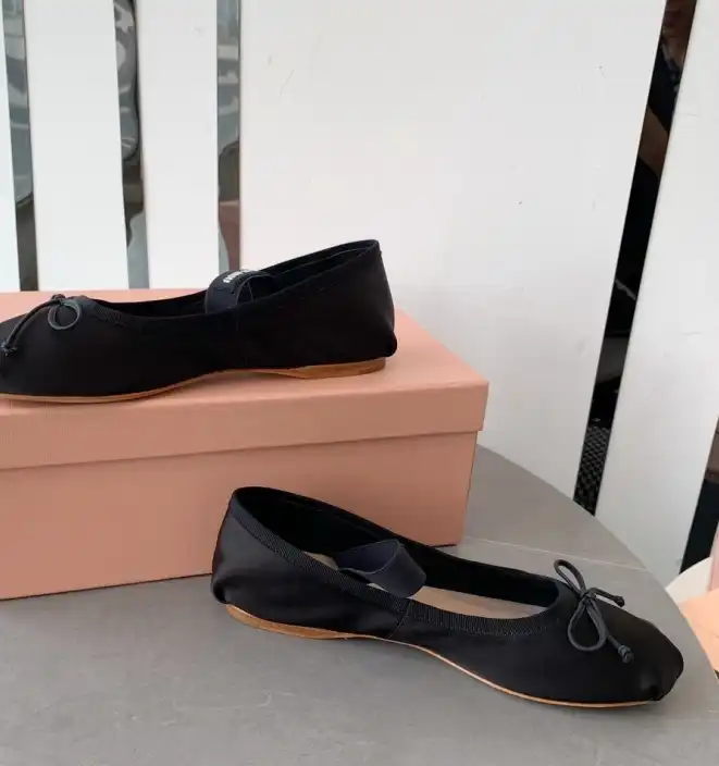 hype Miu Miu flat shoes