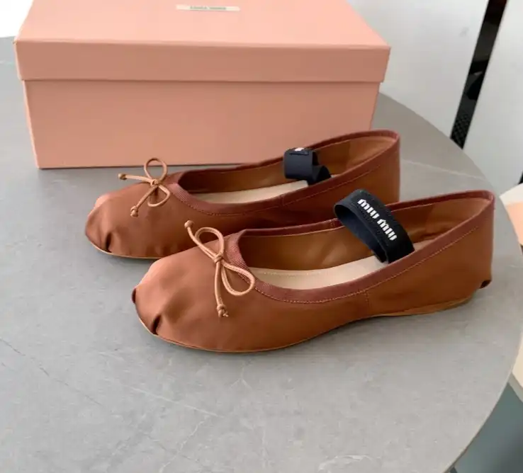 hype Miu Miu flat shoes