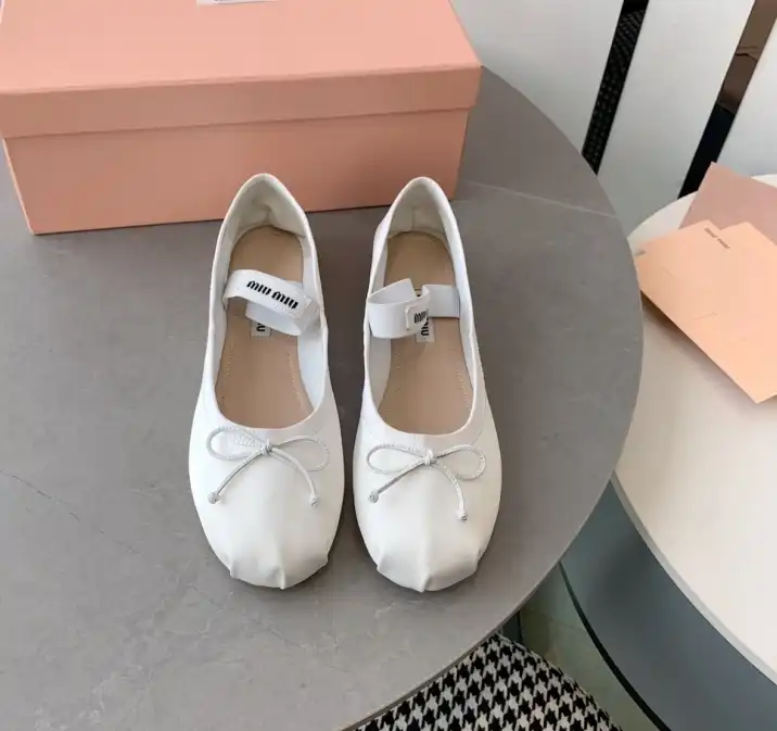 hype Miu Miu flat shoes