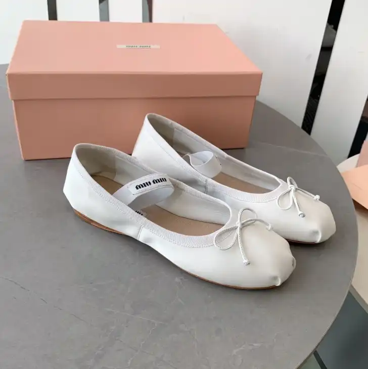 hype Miu Miu flat shoes