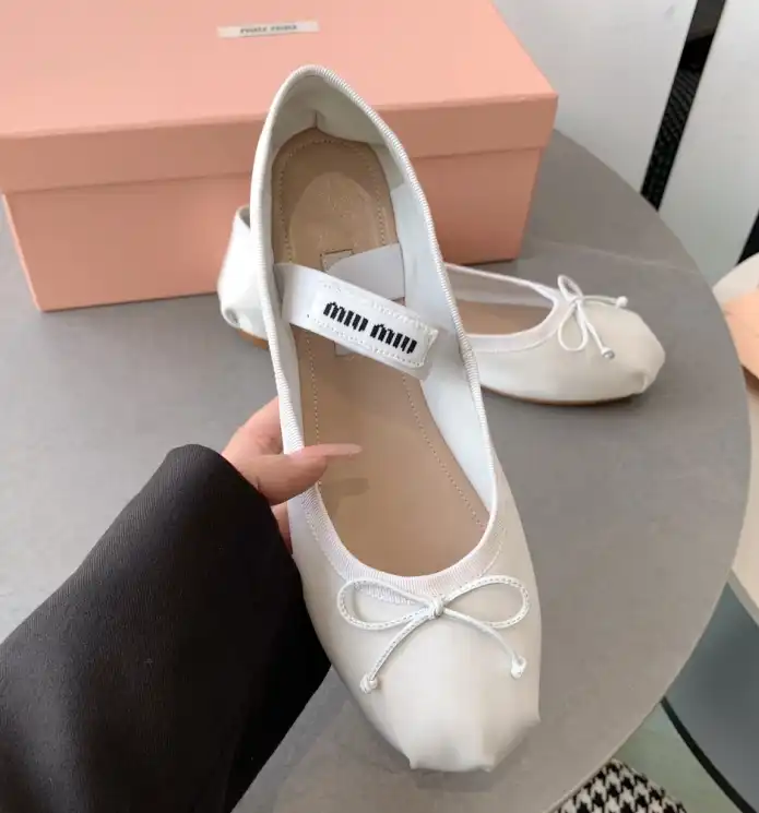 hype Miu Miu flat shoes