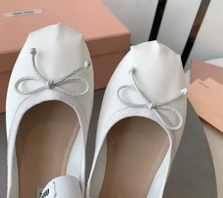 hype Miu Miu flat shoes