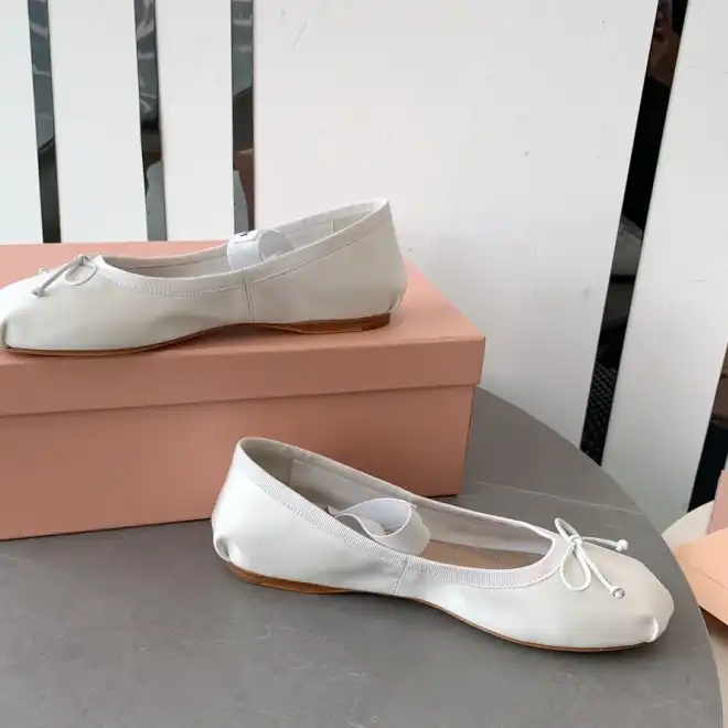 hype Miu Miu flat shoes