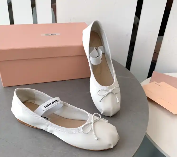 hype Miu Miu flat shoes