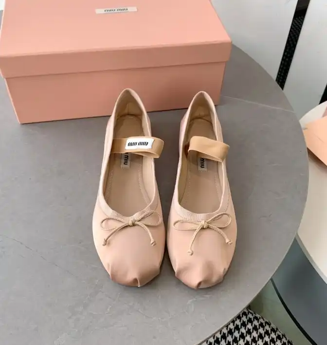 hype Miu Miu flat shoes