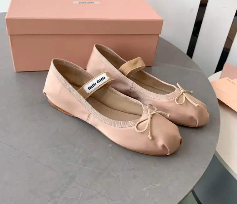 hype Miu Miu flat shoes